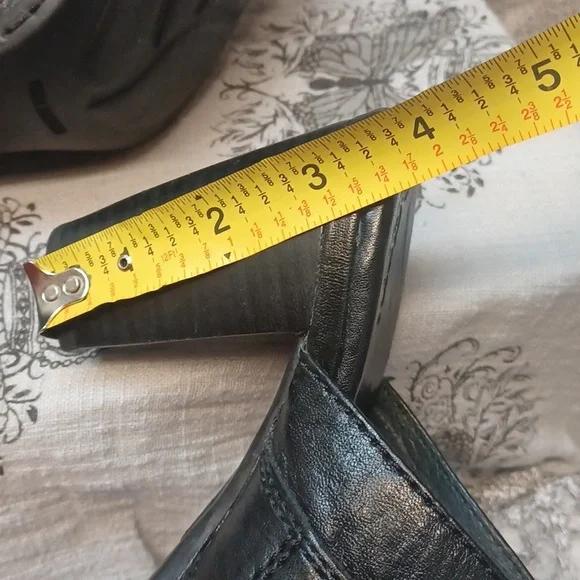 born. Women's Black Heeled Mules Size 6 - Picture 14 of 14